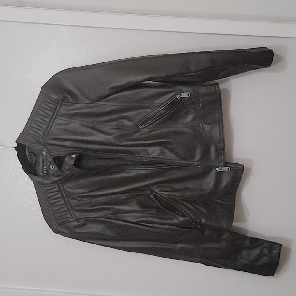 EUC Bernardo Cropped Women’s Faux Leather Jacket - Picture 9 of 16